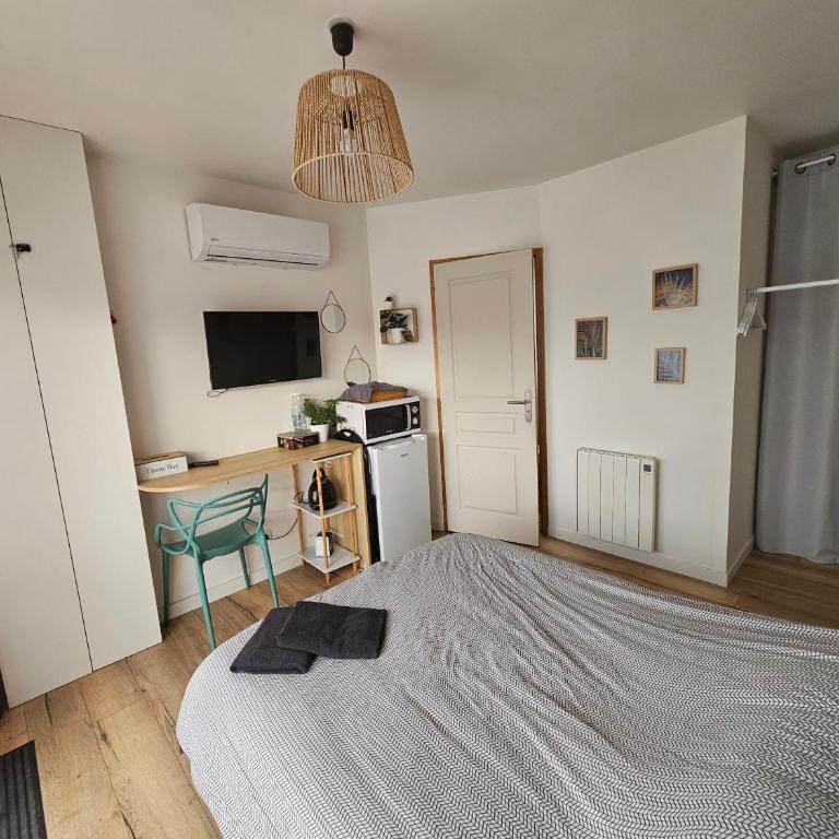Chambre indépendante, privée climatisée avec parking - Chambre Double avec Salle de Bains Privative - 3