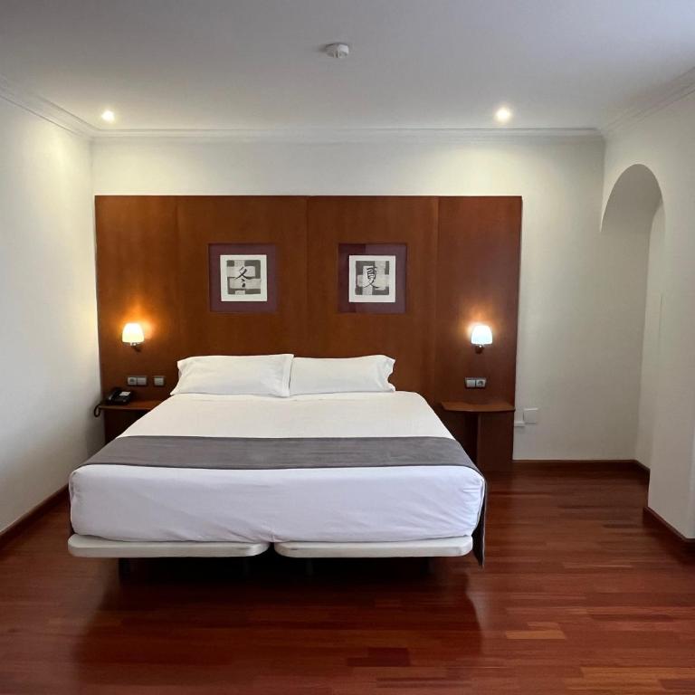 Hotel Gran Regente - Estudio - 23