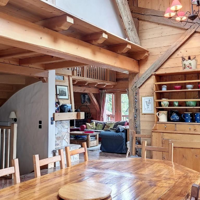 Chalet rénové 3 étoiles, 14 pers, vue Mont Blanc, Wifi - Chalet 3 Chambres - 14