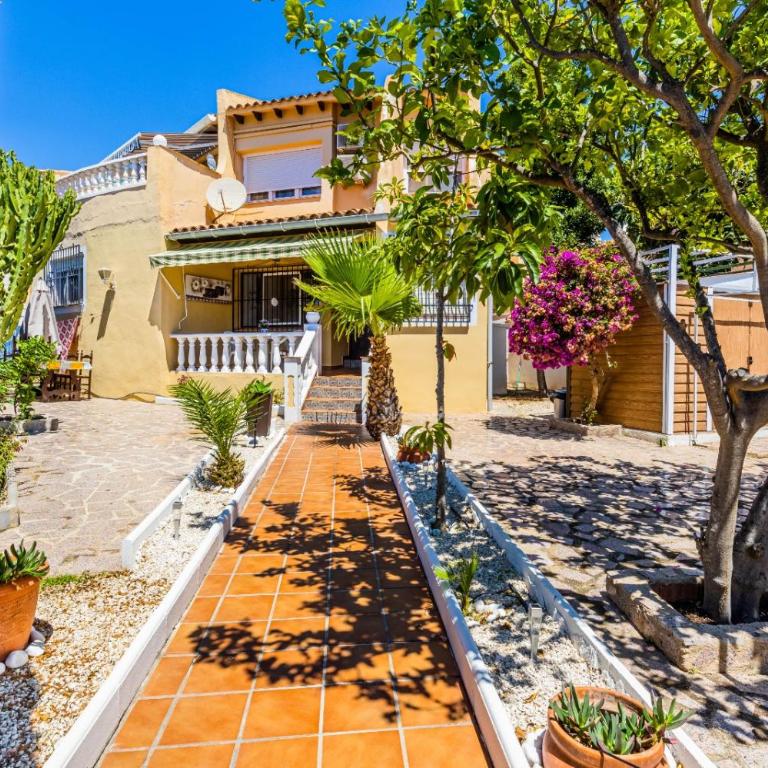 Paraíso Familiar en Marisol Park Bungalow con Piscina, Tenis y Parking - Casa de 2 dormitorios - 3