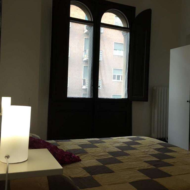 B & B 21 Bologna - Double Room with Private External Bathroom - 4