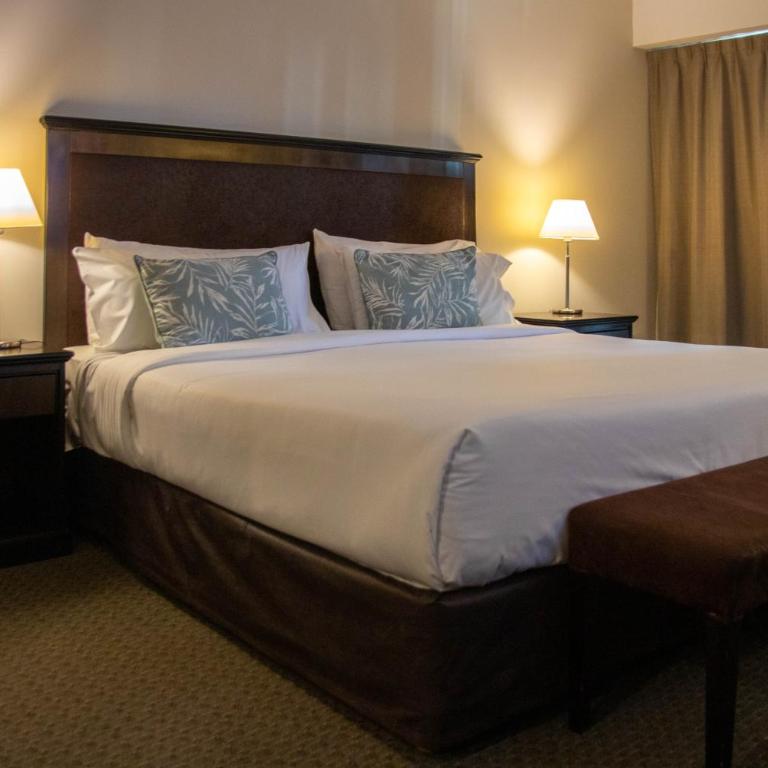 Howard Johnson Hotel & Convention Center Madariaga - Carilo - Habitación con cama extragrande. - 3