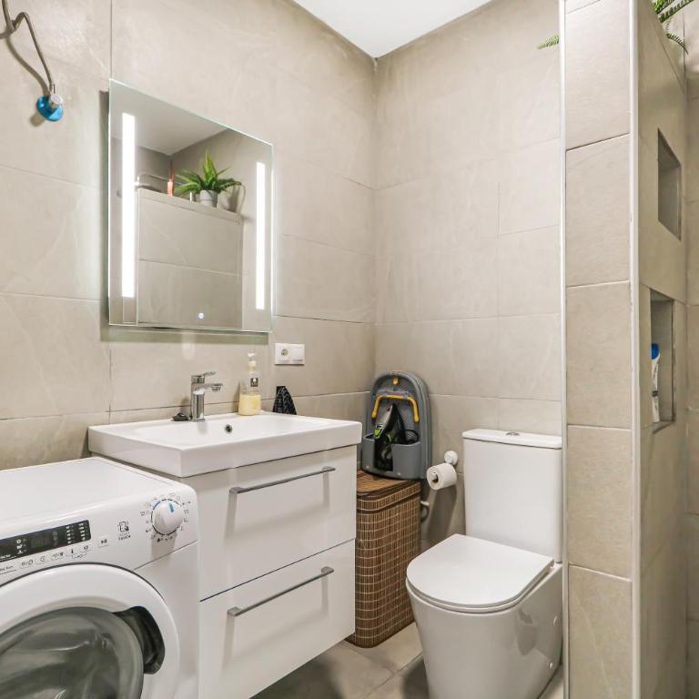Wave Studio Las Canteras - One-Bedroom Apartment - 6