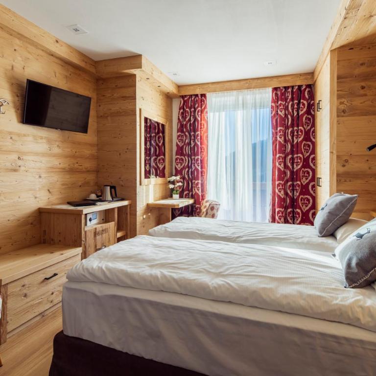 Hotel Columbia & Spa - Double or Twin Room Alpina with Balcony and View - 9