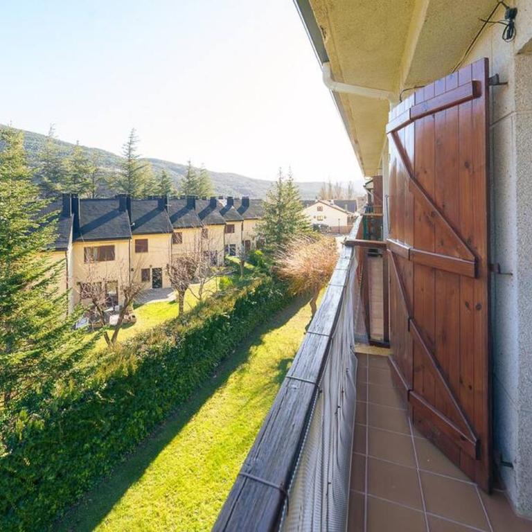 El Ventanal de Collarada - Three-Bedroom Apartment - 13