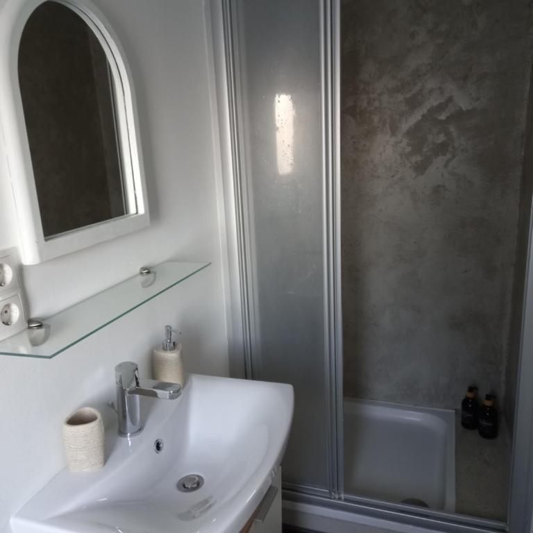 Lovely Rita Studio, modern Studio - balcony and mountain view - center Kaprun - Studio-Apartment - 11