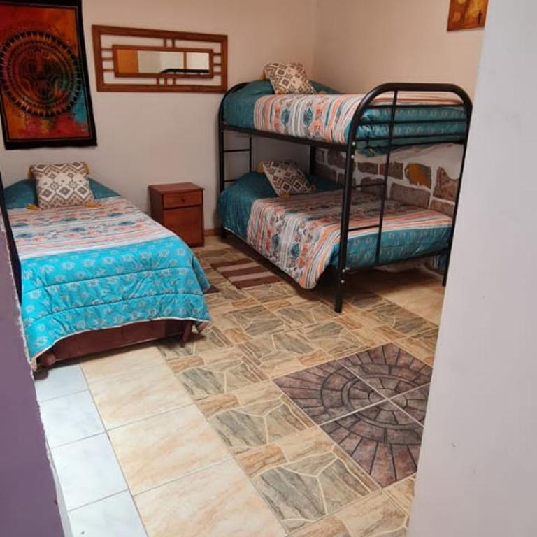 Hostal Likancabur - Habitación Triple con baño privado - 14