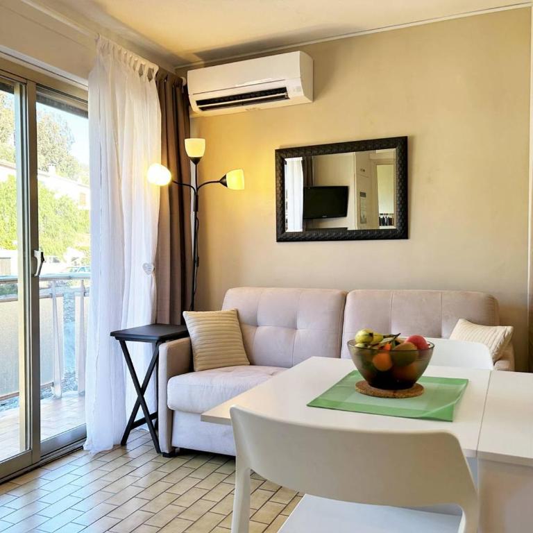 Studio pour 4 personnes au cœur du Lavandou avec vue sur les collines - FR-1-251-579 - Appartement - 1