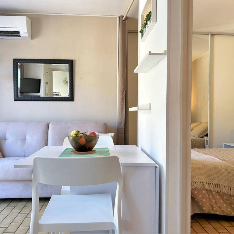 Studio pour 4 personnes au cœur du Lavandou avec vue sur les collines - FR-1-251-579 - Appartement - 2
