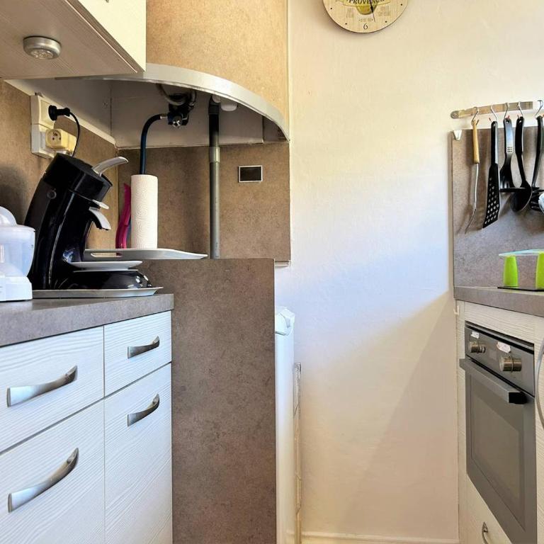 Studio pour 4 personnes au cœur du Lavandou avec vue sur les collines - FR-1-251-579 - Appartement - 9