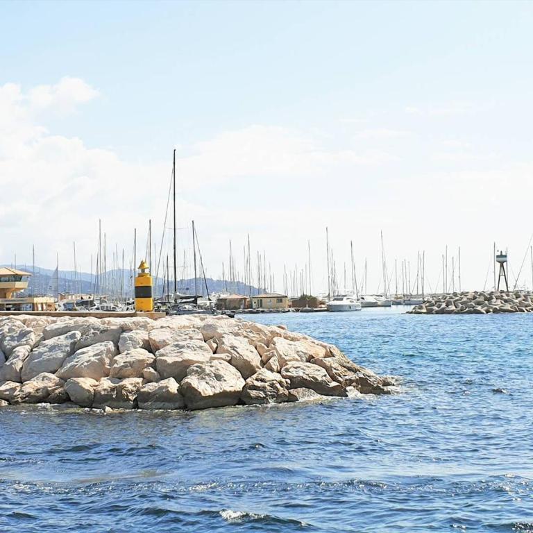 Studio pour 4 personnes au cœur du Lavandou avec vue sur les collines - FR-1-251-579 - Appartement - 12