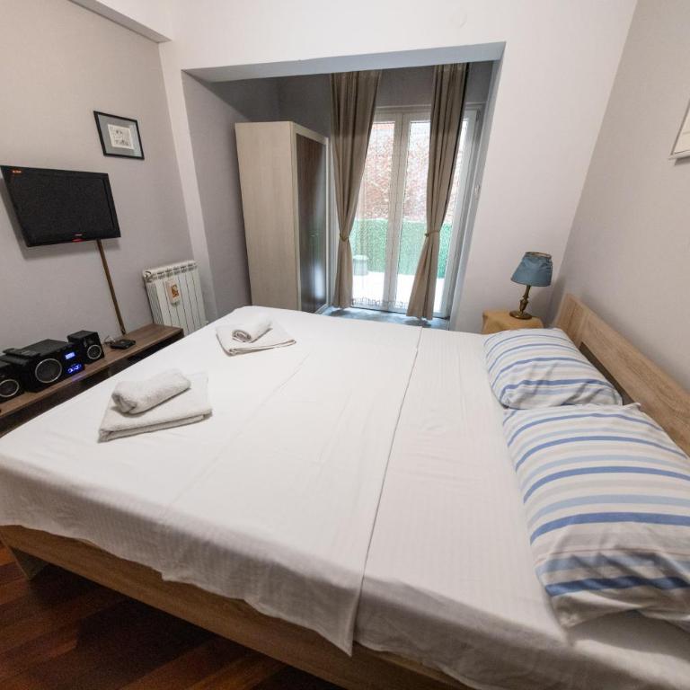 Lux Place Apartments Downtown - Two-Bedroom Apartment - 8