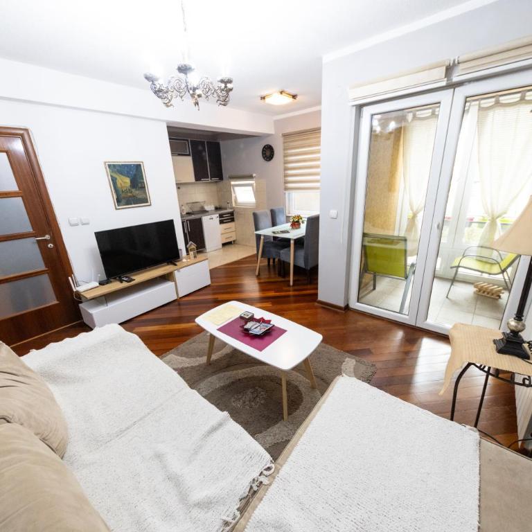 Lux Place Apartments Downtown - Two-Bedroom Apartment - 14