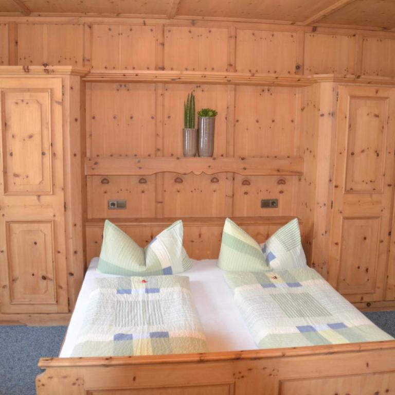 Gästehaus Christoph - Doppelzimmer mit Balkon - 2
