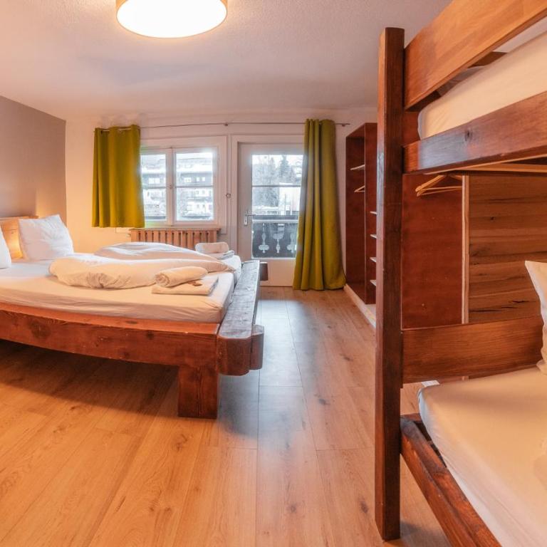 Hostel - Ron`s Guesthouse - Vierbettzimmer mit Gemeinschafts-WC - 2