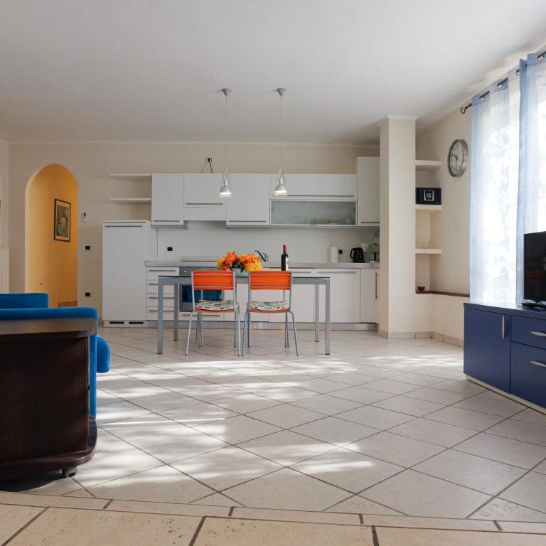 CASA NAVLA' AppartamentI "Ulivi"- "Fiori" -"Velieri"-"Luna"-"Nido"-"Taverna" - Appartamento con 2 Camere da Letto - 36