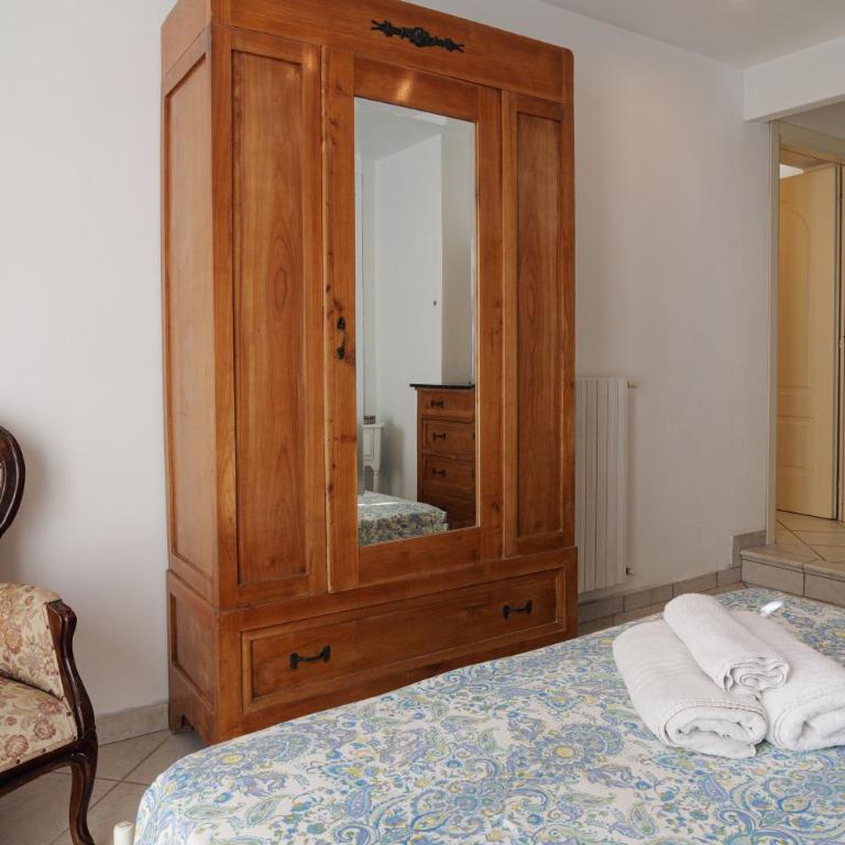 CASA NAVLA' AppartamentI "Ulivi"- "Fiori" -"Velieri"-"Luna"-"Nido"-"Taverna" - Appartamento con 2 Camere da Letto - 12