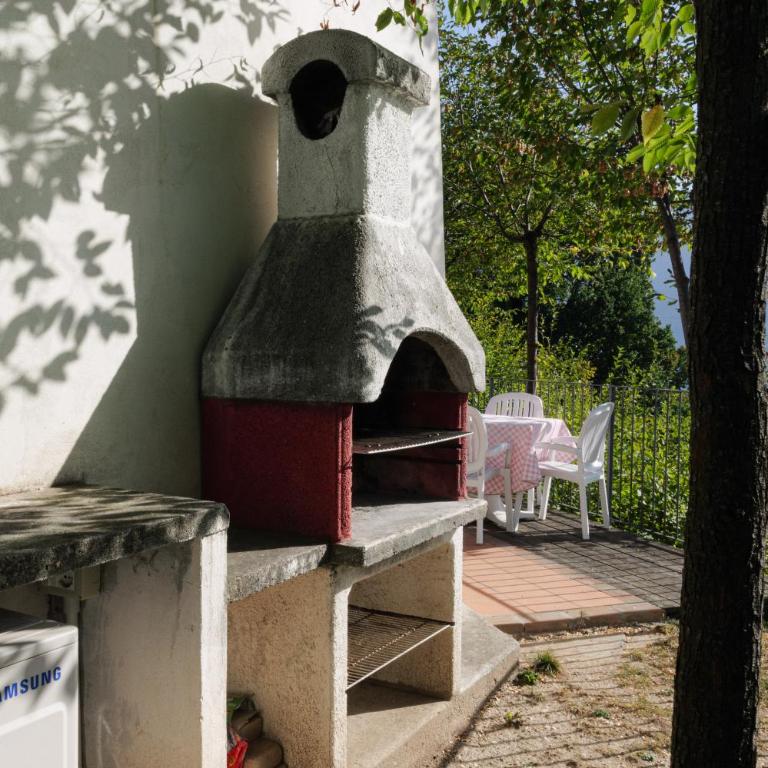 CASA NAVLA' AppartamentI "Ulivi"- "Fiori" -"Velieri"-"Luna"-"Nido"-"Taverna" - Appartamento con 2 Camere da Letto - 4