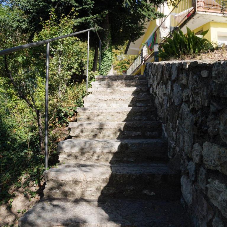 CASA NAVLA' AppartamentI "Ulivi"- "Fiori" -"Velieri"-"Luna"-"Nido"-"Taverna" - Appartamento con 2 Camere da Letto - 5