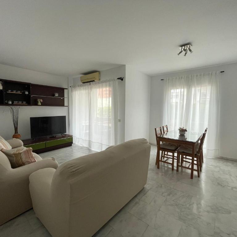 SALIX DON TOMAS - Three-Bedroom Apartment - 14