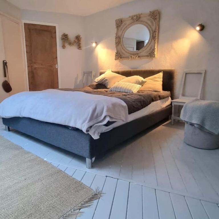TOWNHOUSE MOUGINS in the old village, fantastic view, sea and mountains - Maison 3 Chambres - 32