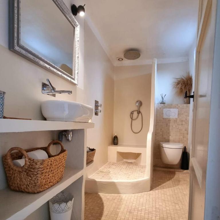 TOWNHOUSE MOUGINS in the old village, fantastic view, sea and mountains - Maison 3 Chambres - 31