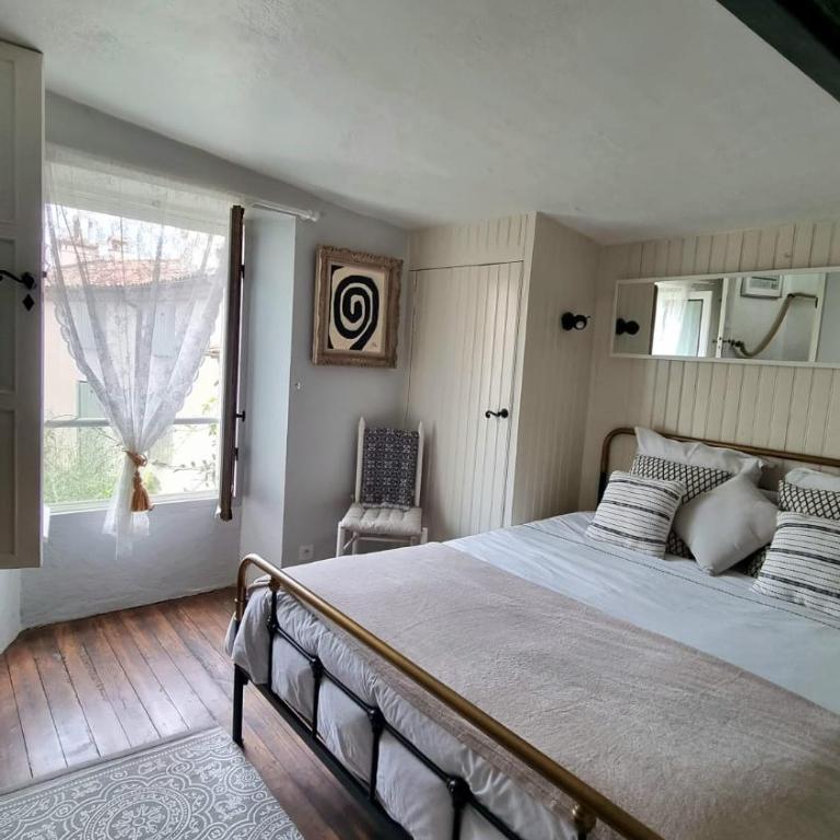 TOWNHOUSE MOUGINS in the old village, fantastic view, sea and mountains - Maison 3 Chambres - 33