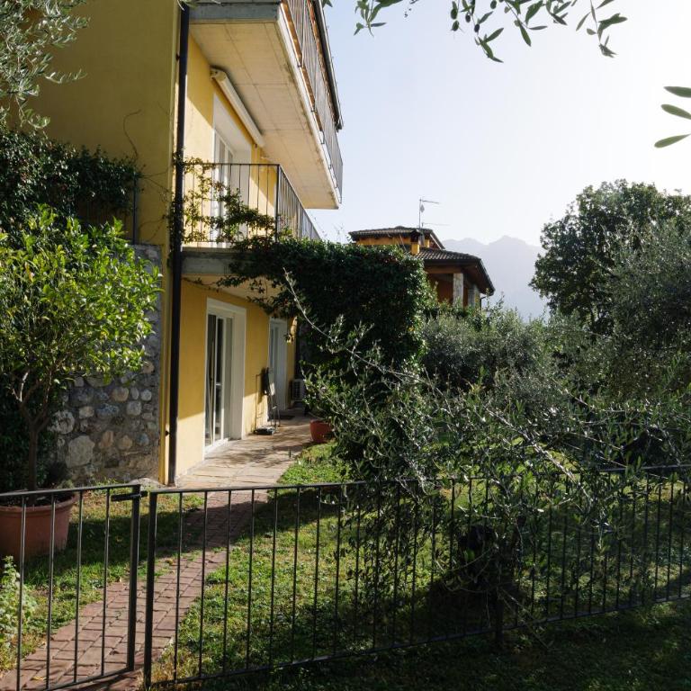 CASA NAVLA' AppartamentI "Ulivi"- "Fiori" -"Velieri"-"Luna"-"Nido"-"Taverna" - Appartamento con Vista Lago - 2