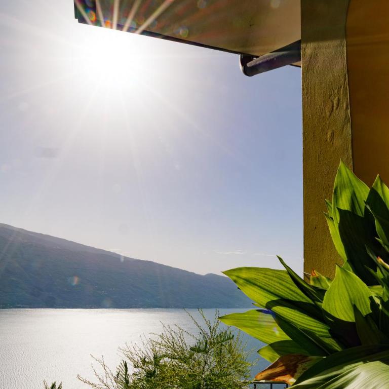 CASA NAVLA' AppartamentI "Ulivi"- "Fiori" -"Velieri"-"Luna"-"Nido"-"Taverna" - Appartamento con Vista Lago - 1