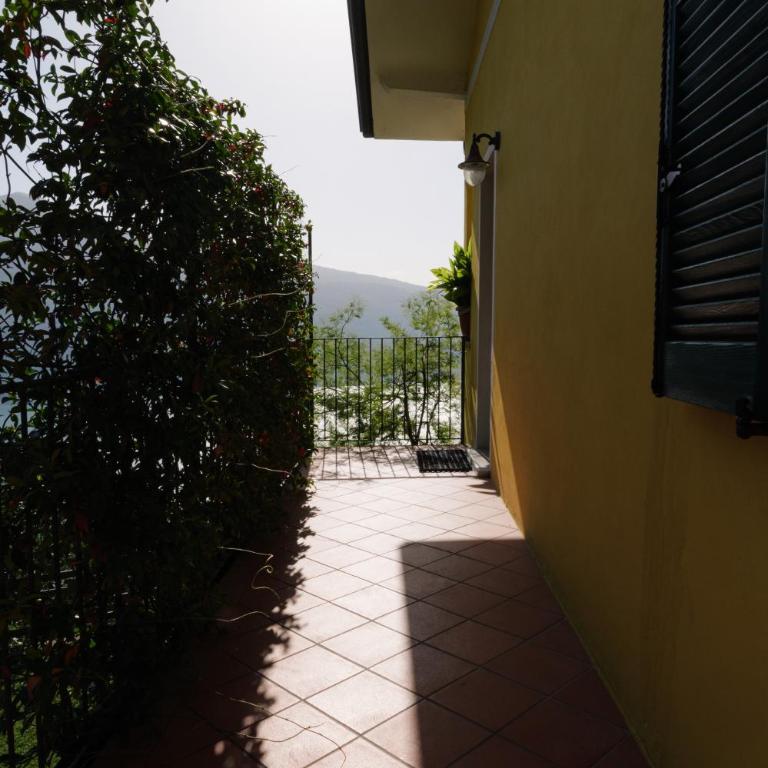 CASA NAVLA' AppartamentI "Ulivi"- "Fiori" -"Velieri"-"Luna"-"Nido"-"Taverna" - Appartamento con Vista Lago - 2
