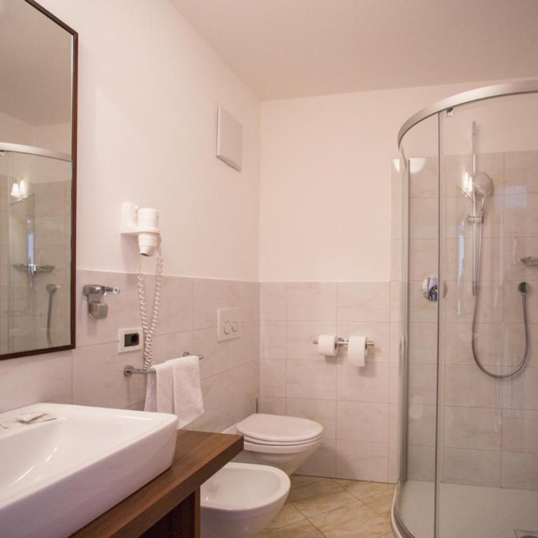 Hotel Jägerhof - Camera Matrimoniale con Balcone (2 Adulti + 1 Bambino) - 3