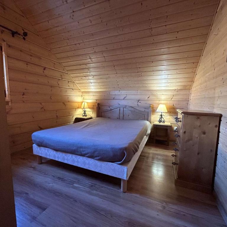 Superbe chalet pour 8 pers. près pistes et commerces, cheminée, terrasse, piscine, navette, ménage inclus - FR-1-651-11 - Chalet - 6