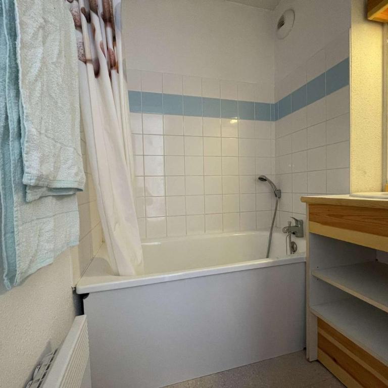 Appartement 2 pièces, 6 pers, animaux admis, parking, près des pistes - FR-1-525-281 - Apartment - 8