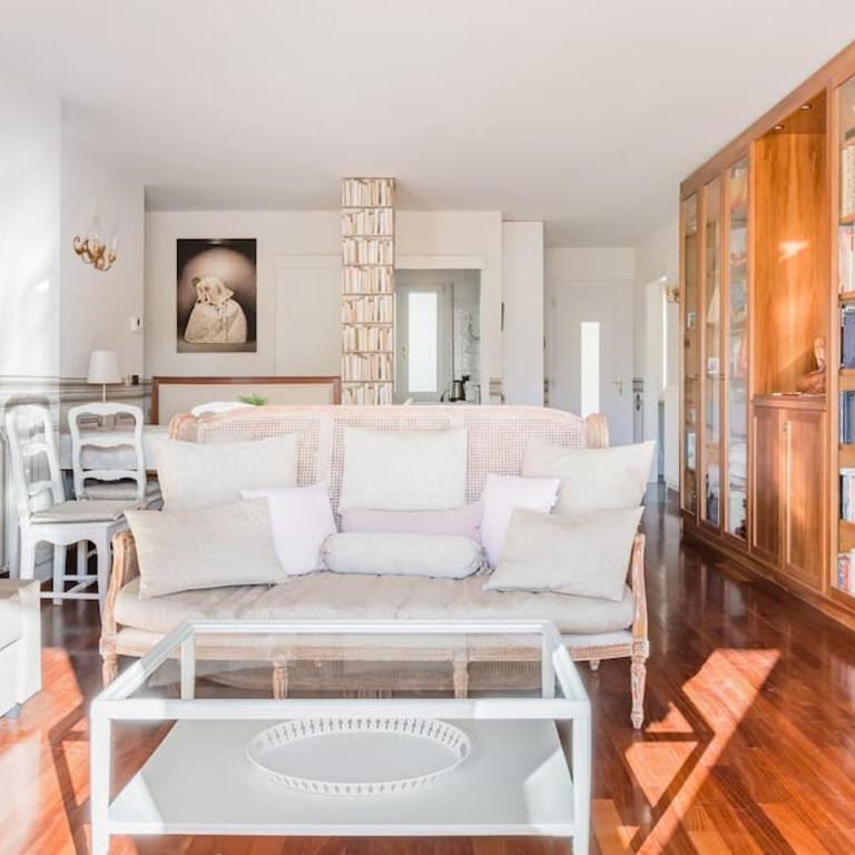Spacious, Air Conditioner, Few Minutes to the Castle - Appartamento con 3 Camere da Letto - 3