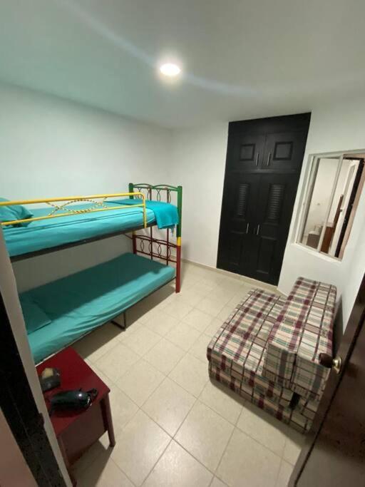 Apartamento familiar o personal - Two-Bedroom House - 8