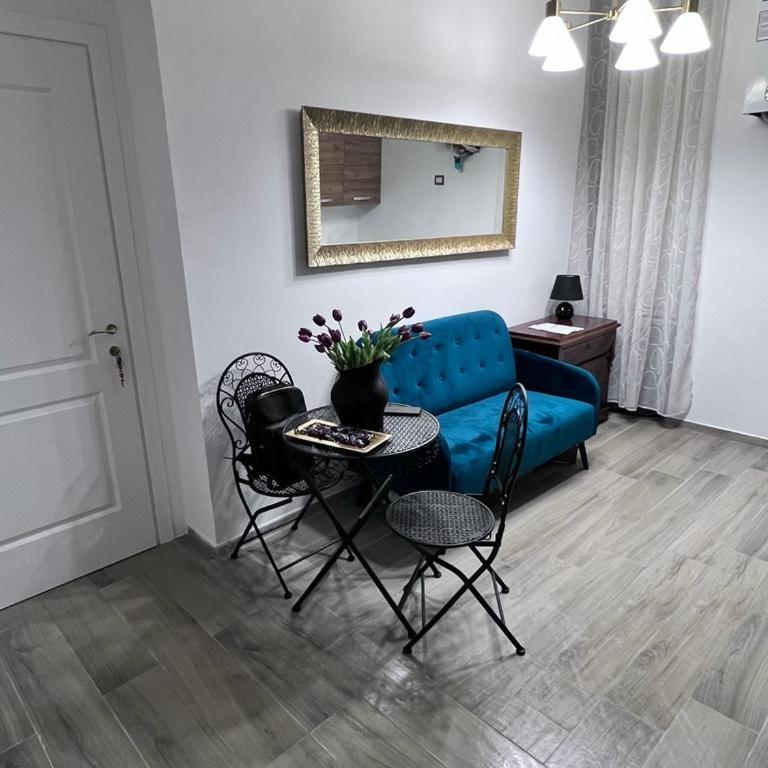 Guest House Biondi Cavour - Camera Familiare con Bagno Privato - 12