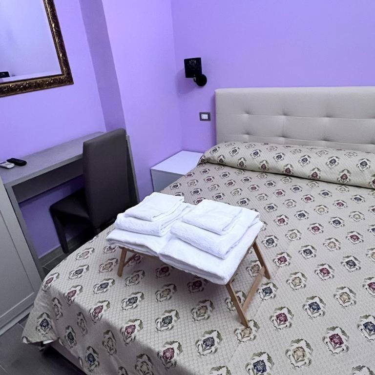 Guest House Biondi Cavour - Camera Familiare con Bagno Privato - 13