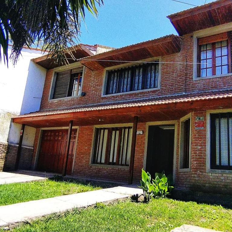 Casa Mosconi zona Punta Mogotes - Casa de 4 dormitorios - 1
