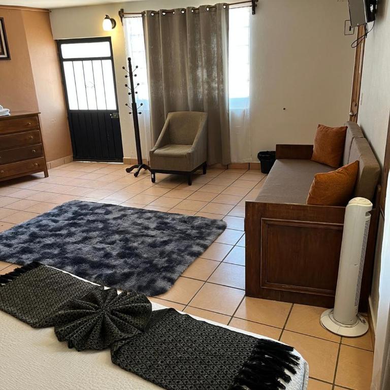 Hotel Jardín del Cantador - Quadruple Room - 6