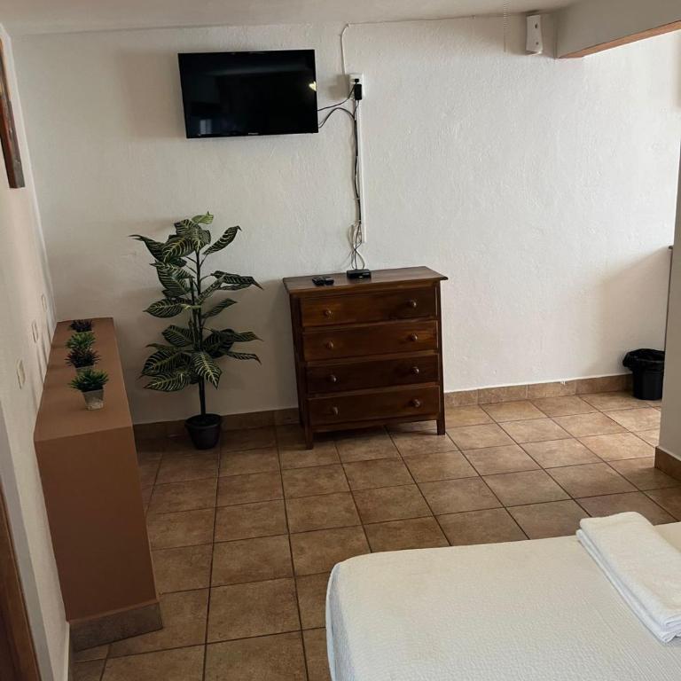 Hotel Jardín del Cantador - Quadruple Room - 9