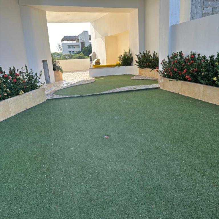 EXCLUSIVO APTO CON VISTA Y FRENTE AL MAR - Apartamento de 2 dormitorios - 19