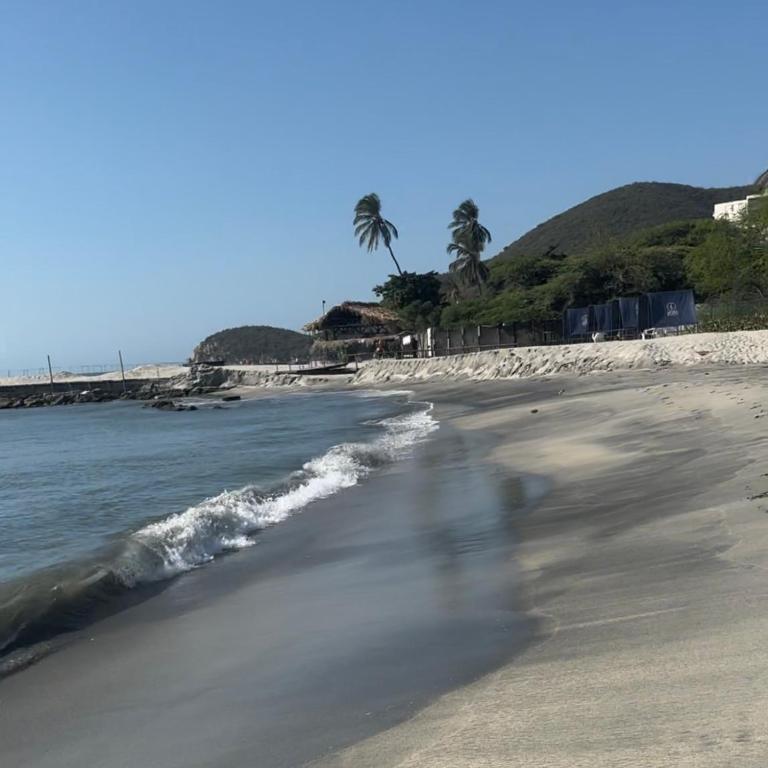 EXCLUSIVO APTO CON VISTA Y FRENTE AL MAR - Apartamento de 2 dormitorios - 30