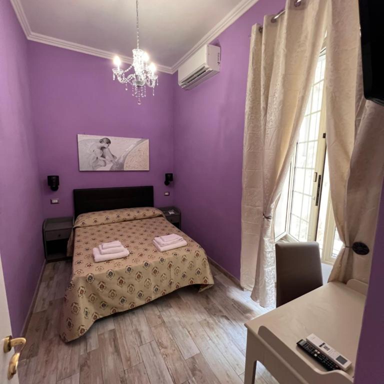 Guest House Biondi Cavour - Camera Familiare con Bagno Privato - 10