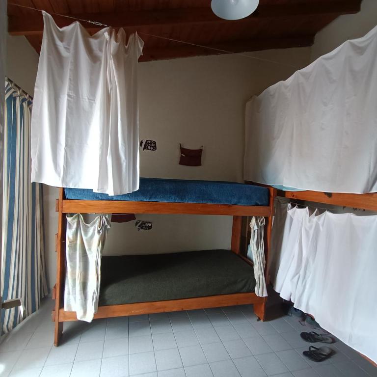 Ruca Kiñe Hostel - Cama en habitación compartida mixta de 4 camas - 21