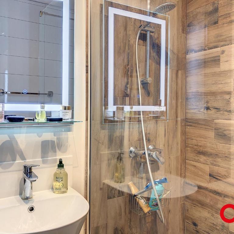 Splendide 2 pièces climatisé avec piscine et garage privé - FR-1-647-6 - Apartment - 11