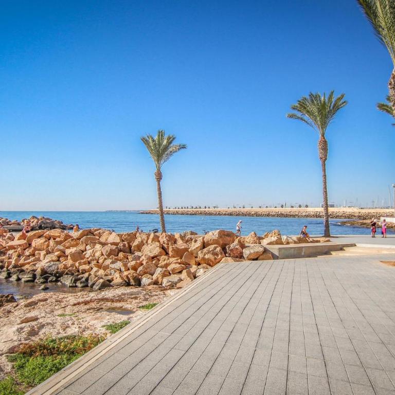 Awesome Apartment In Torrevieja - Apartamento de 2 dormitorios - 6