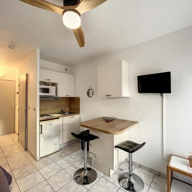 Charmant Studio avec Balcon - Proche Thermes, Centre-ville et Golf - Animaux Acceptés - FR-1-451-203 - Estudio - 2