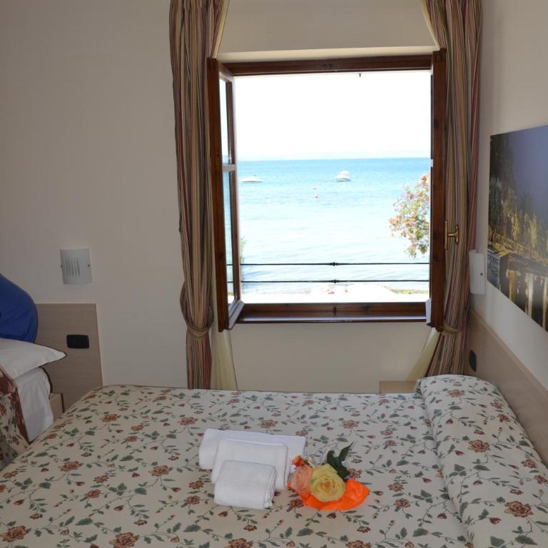 Locanda Le Palafitte - Camera Matrimoniale/Doppia con Letti Singoli con Vista Lago. - 3