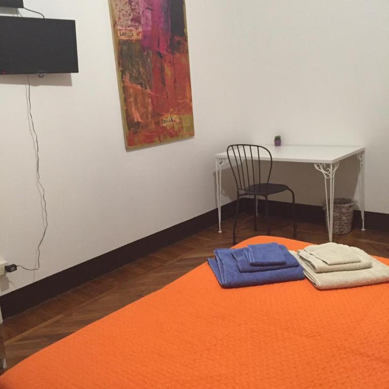 B & B 21 Bologna - Double or Twin Room with Shared Bathroom - 3