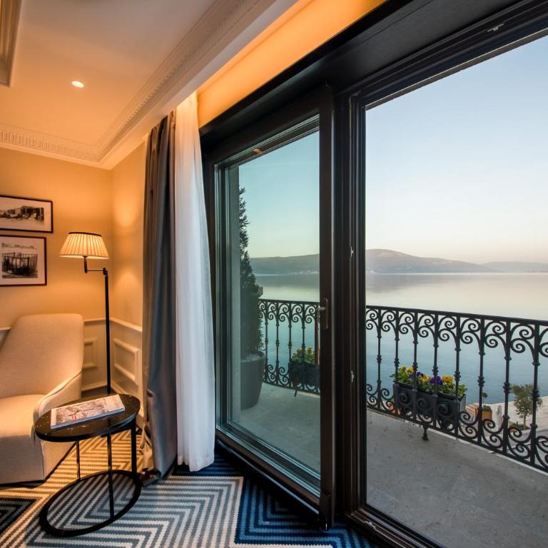 Boutique Hotel La Roche - Deluxe Double Room with Sea View - 9